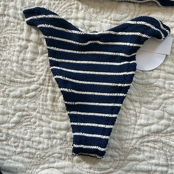 NWT Bundle 🛥️ Hunza G Striped Gigi Bikini and Scrunchie Matching set! - Picture 5 of 10